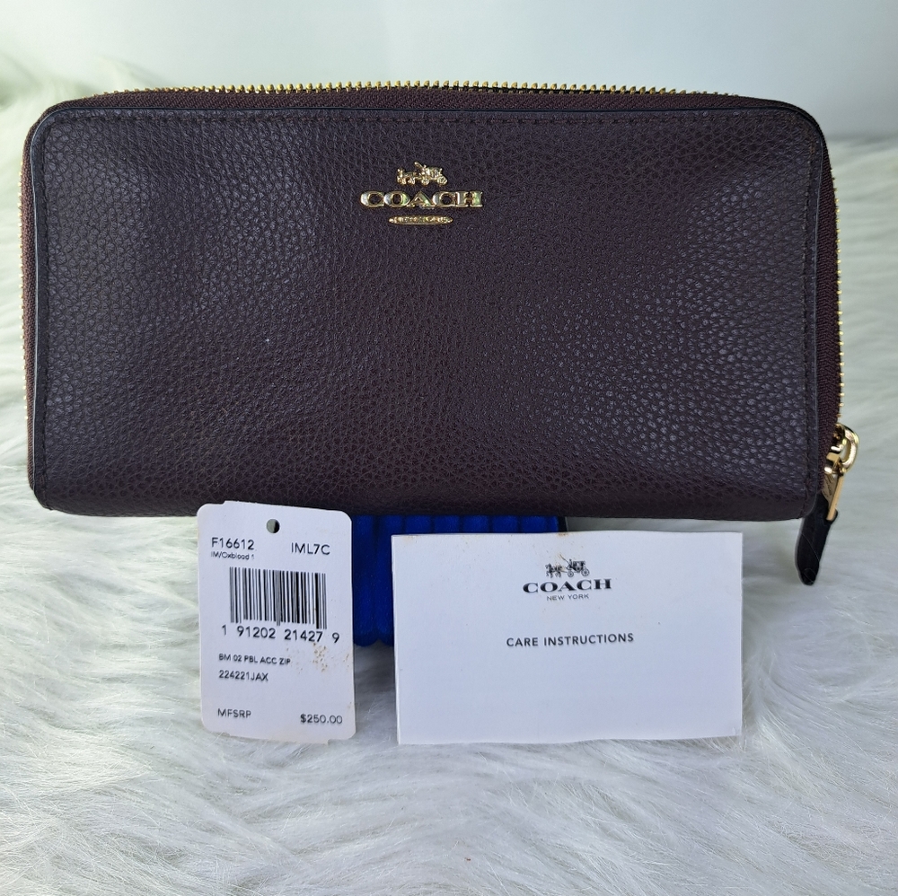 Coach Classic Pebbled Leather Wallet in Brown With Tags
